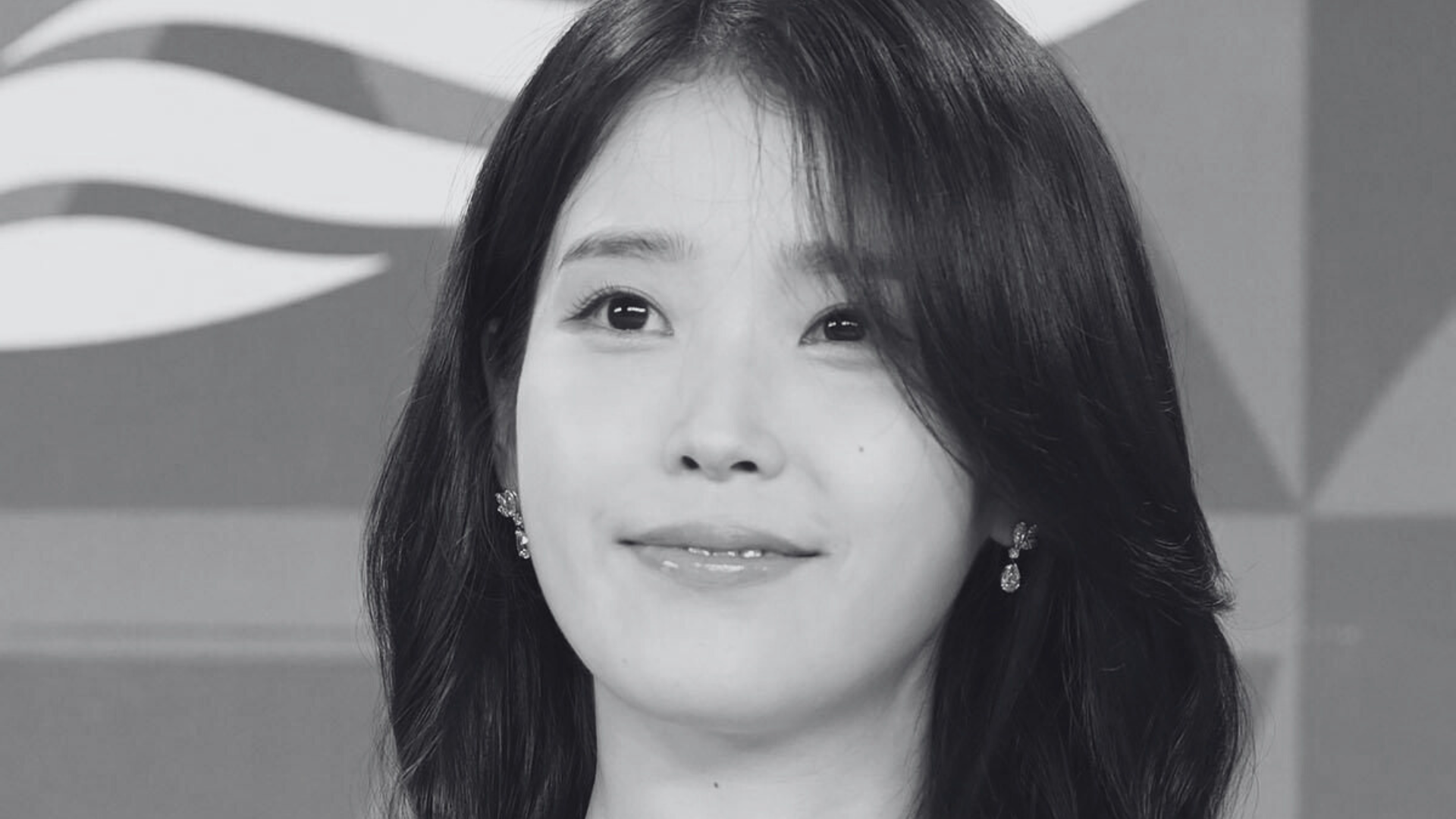 IU vince come Miglior Attrice ai Blue Dragon Series Awards